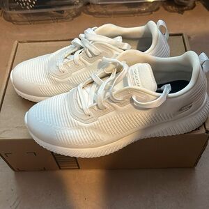 SKECHERS brand memoray foam sneakers